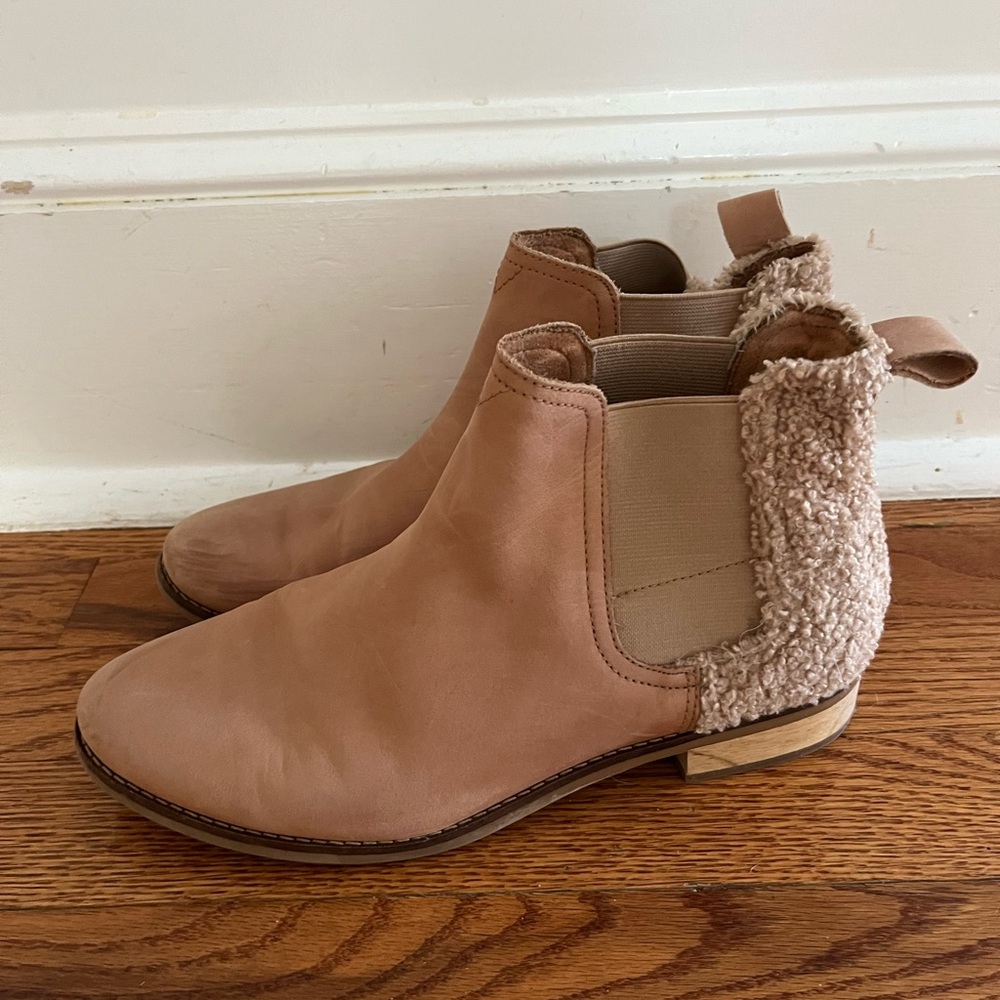 Toms Women's Light Brown Ankle Booties Sherpa heel